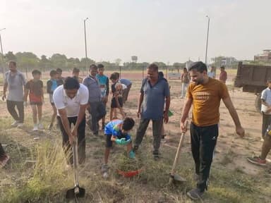 स्वच्छता के संकल्प के साथ द्वितीय बुधवार को भी जारी रहा स्वैच्छिक श्रमदान अभियान
बूंदी, 13 मई। जिला प्रशासन एवं खेल विभ...