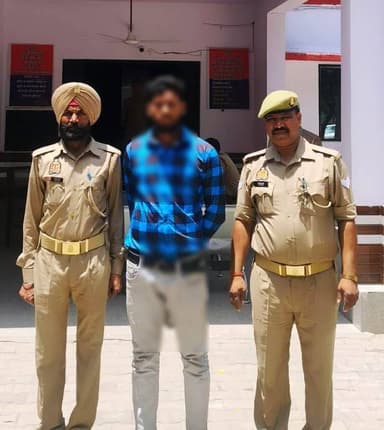 #SSP @moradabadpolice के निर्देशन में,
➡️थाना कुन्दरकीः- छेडछाड व गाली गलौच मारपीट, करने का आरोपी गिरफ्तार ।
➡️थाना भो...