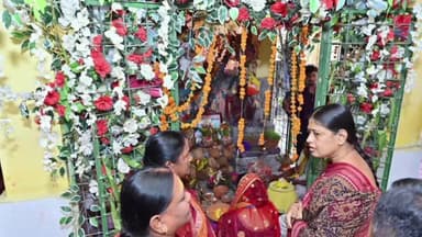 ଝାରସୁଗୁଡା: ଗୁମାଡେରା ସ୍ଥିତ ମାଳିପଡ଼ା ଠାରେ ଆୟୋଜିତ ଅଖଣ୍ଡ ନାମଯଜ୍ଞରେ ଯୋଗଦେଲେ ବ୍ରଜରାଜନଗର ପୂର୍ବତନ ବିଧାୟିକା ଅଳକା ମହାନ୍ତି