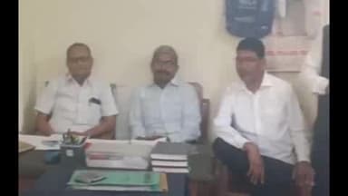कायमगंज: कायमगंज रेवेन्यू बार एसोसिएशन में वकीलों के खिलाफ FIR पर आक्रोश, एसडीएम को सौंपा ज्ञापन