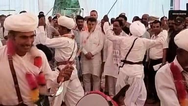 जालौर के पंसेरी गांव में मुख्यमंत्री भजनलाल शर्मा का पारंपरिक गैर नृत्य और ढोल-नगाड़ों की गूंज के साथ भव्य स्वागत, ग्राम...