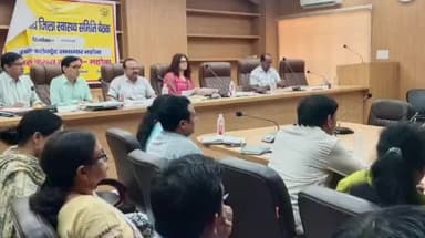 महोबा: महोबा कलेक्ट्रेट सभागार में बैठक आयोजित, DM गजल भारद्वाज ने स्वास्थ्य सेवाओं में सुधार के लिए दिए निर्देश