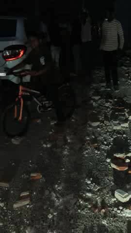 bank off Barroda ki gali me gira makan ka barja bal bal bache log gadi hui chhatisgrst