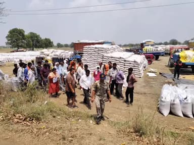 मनगवां: कलेक्टर ने किया गेहूं उपार्जन केंद्र का निरीक्षण