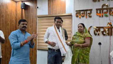 बड़हिया: बड़हिया नगर परिषद कार्यालय में बेहतर कार्य करने वाले प्रगणक हुए सम्मानित