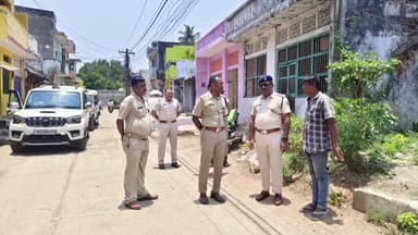 ଛତ୍ରପୁର: ବେନ୍ଦାଲିଆ ଗ୍ରାମରେ ଯୁବକକୁ ଖଣ୍ଡାରେ ଆକ୍ରମଣ ଘଟଣା, ୩ ଅଭିଯୁକ୍ତଙ୍କୁ ଗିରଫ କଲା ବ୍ରହ୍ମପୁର ସଦର ଥାନା ପୋଲିସ