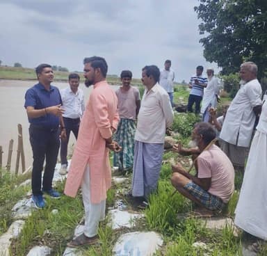 कनकई नदी कटाव से प्रधानमंत्री सड़क पर खतरा, आरडब्ल्यूडी टीम ने किया निरीक्षण
किशनगंज जिले के टेढ़ागाछ प्रखंड अंतर्गत मट...