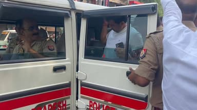 Jhansi : BJP नेता आशीष उपाध्याय को जेल से छूटते ही सीपरी थाना पुलिस ने उठाया