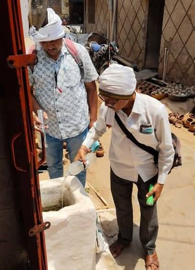 डेंगू की रोकथाम व नियंत्रण के लिये शहरी क्षेत्र छिंदवाड़ा के वार्ड क्रमांक-29 में 2 दलों द्वारा 159 घरों में किया गया ड...