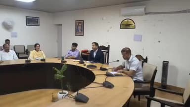 बिलासपुर सदर: लखनपुर स्थित अंबेदकर भवन में पंचायती राज संस्थाओं के चुनाव को लेकर मतदान कर्मियों का चुनावी पूर्वाभ्यास आयोजित