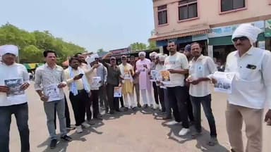 खंडवा: NEET पेपर लीक के विरोध में युवा कांग्रेस का प्रदर्शन, शिक्षा मंत्री का पुतला फूंका