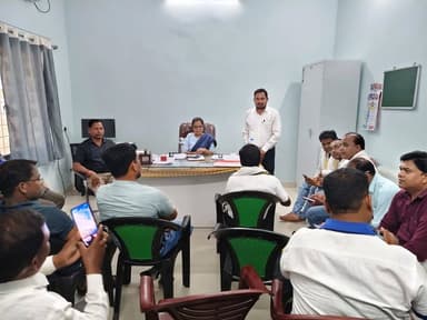 जनगणना कार्य के सुचारु संचालन एवं तकनीकी समस्याओं के समाधान हेतु जिला मास्टर ट्रेनर भगवान प्रसाद बसंत एवं भरत देवांगन द्...