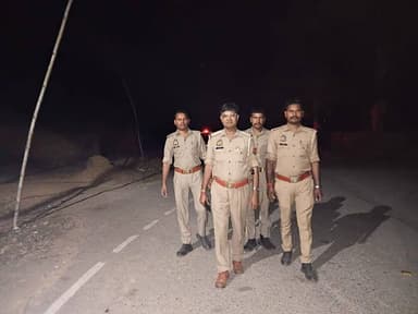 जनपद में कानून व्यवस्था के दृष्टिगत #SP_SBR के निर्देशन में सुरक्षा व्यवस्था बनाए रखने हेतु समस्त थाना/चौकी प्रभारी द्वा...