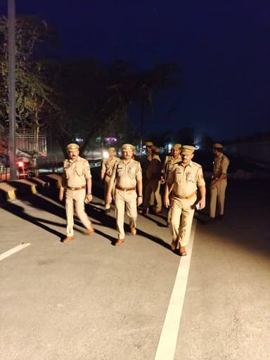 #SPHts के निर्देशन मे जनपद में शान्ति, सुरक्षा व कानून व्यवस्था को सुदृढ बनाये रखने हेतु थाना चंदपा पुलिस द्वारा थाना ...