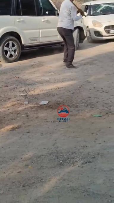 प्लॉट के विवाद में लोगों पर चढ़ाई स्कॉर्पियो और कार, VIDEO : दो लोग घायल; दूसरे पक्ष ने गाड़ियों के शीशे तोड़े, मामला दर...