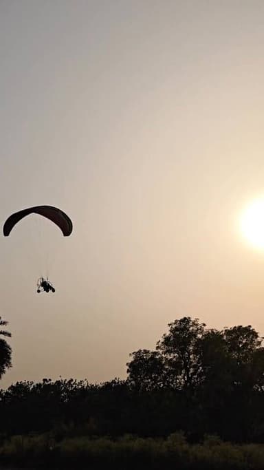 यदि आप घूमने -फिरने के शौकीन हैं तो अवागढ आइए
अवागढ किला पर पैराग्लाइडिंग तैयार है आपकी खुशियों के साथ आपके हाथ आपके स...