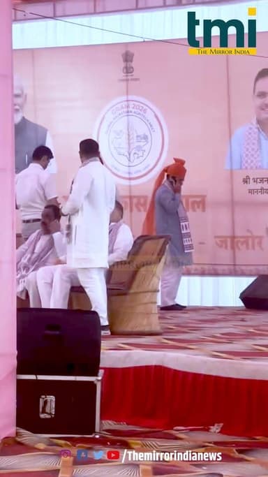 जालोर के पंसेरी पहुंचे मुख्यमंत्री भजनलाल शर्मा, हेलीपैड पर भाजपा नेताओं और कार्यकर्ताओं ने किया भव्य स्वागत।
#jalore #...