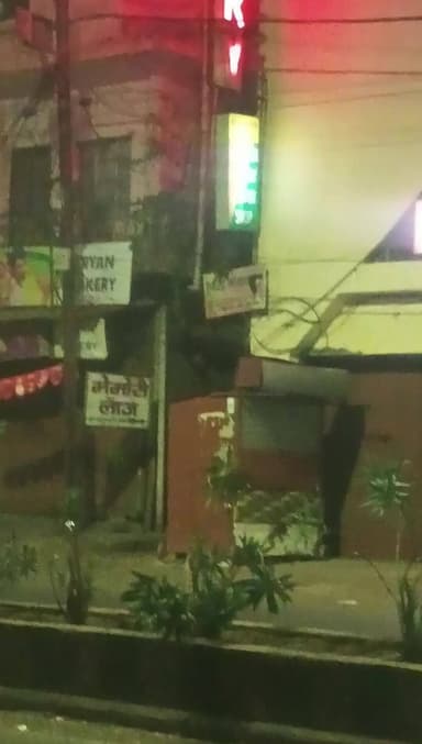 रांझी में मेमोरी शराब दुकान के पास कॉलेज छात्र दिखाई दिशा भटकते हुए।। फिर शराब माफिया के हौसले बुलंद