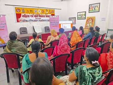 मुख्यमंत्री डॉ. मोहन यादव द्वारा आज नरसिंहपुर जिले के ग्राम मुगंवानी में आयोजित राज्य स्तरीय कार्यक्रम के माध्यम से मुख्...