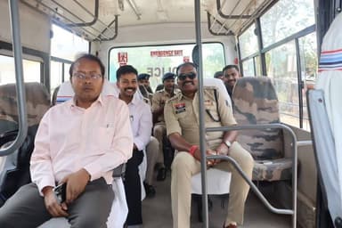 प्रधानमंत्री श्री नरेंद्र मोदी की राष्ट्रीय अपील पर सक्ती जिला प्रशासन की अनूठी पहल, बस से पहुंचे अधिकारी
कलेक्टर, एसपी...