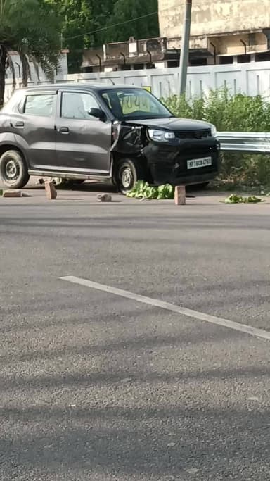atarra ke Banda Road Degree College ke pass Hua accident