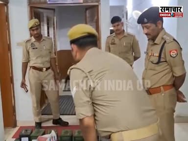 झांसी: सीओ सदर रामवीर सिंह अचानक पहुंचे बबीना थाना, थाने में घुसकर किया औचक निरीक्षण !
#jhansi #viralvideo #jhansipolice...