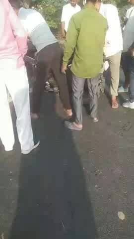 माधौगढ़: रूरा सिरसा गांव के पास अज्ञात वाहन ने मोटरसाइकिल सवारों को मारी टक्कर