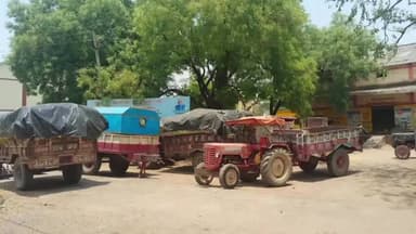 कालपी: कालपी के गेहूं क्रय केंद्रों पर खरीद सुस्त, किसान कई दिनों से इंतजार में, उठान और जगह की कमी बनी बाधा