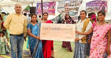 सुशासन तिहार-2026 अंतर्गत ग्राम मानपुरपहाड़ी में आयोजित जनसमस्या निवारण शिविर ग्रामीण महिला समूहों के लिए आत्मनिर्भरता क...