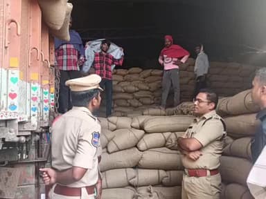 కోనారావుపేట: రాజన్న సిరిసిల్ల జిల్లా..
ధాన్యం కొనుగోలు కేంద్రాలను సందర్శించిన రాజన్న సిరిసిల్ల జిల్లా ఎస్పీ మహేష్ బి.గీతే
