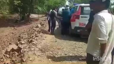 ब्यौहारी: गुरा घाटी में बारातियों से भरी पिकअप पलटी, छह घायल, बिना परमिट की बस ने मारी टक्कर