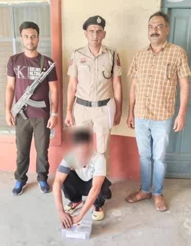 बहादुरगढ़: सीआईए वन टीम ने थाना आसौदा क्षेत्र से एक आरोपी को अवैध हथियार और कारतूस के साथ किया गिरफ्तार