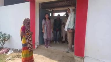 अनूपपुर: जिला पंचायत सीईओ ने बकेली में गौशाला, बगिया और स्कूल भवन का किया निरीक्षण