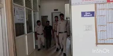 सोहागपुर: सोहागपुर पुलिस ने कोटमा तिराहे पर दबिश देकर 100 लीटर अवैध अंग्रेजी शराब की ज़ब्त