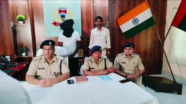इटखोरी: चतरा पुलिस की बड़ी कार्रवाई, 2 किलो 28 ग्राम अफीम के साथ तस्कर गिरफ्तार