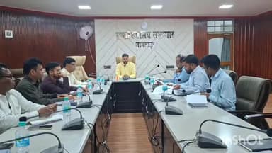 जामताड़ा: डीसी ने की खनन ट्रांसपोर्ट की बैठक, अवैध खनन रोकने के लिए रात में छापेमारी का निर्देश