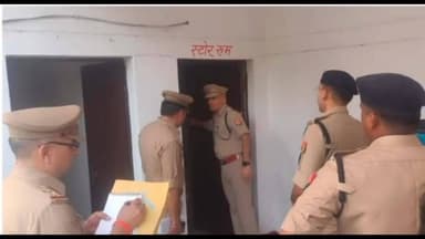 #जनपद अलीगढ़ के वरिष्ठ पुलिस अधीक्षक नीरज जादौन जी ने थाना चंडौस पहुंचकर,किया निरीक्षण