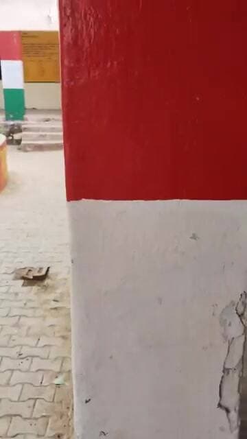 खैरथल तिजारा जिले की मुंडावर बल्लूवास की राजकीय स्कूल में चपरासी तो है लेकिन उसे झाड़ू लगाते हुए शर्म आती है, ग्रामीणों ...