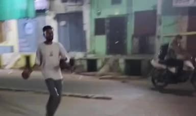 ललितपुर: नदीपुरा मोहल्ले में युवक द्वारा पथराव के वायरल वीडियो मामले में रावतयाना निवासी ने कोतवाली में दी शिकायत