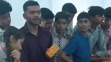 शिकोहाबाद: एसकेबी कॉन्वेंट स्कूल में विज्ञान शिक्षा का अनोखा संगम, छात्रों ने लैब में शानदार प्रदर्शन किया