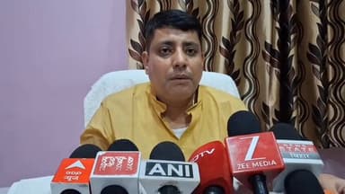 डीजल पेट्रोल की बढ़ती कीमतों पर राजद विधायक राहुल कुमार ने मांगा '12 साल बनाम 3 महीने' का हिसाब।
#RahulKumar #RJD #BJP ...