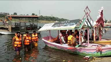 जबलपुर: गौरीघाट: नाविकों पर रोजी-रोटी का संकट, बरगी डैम हादसे के बाद प्रशासन सख्त, नाविकों और निगम अधिकारियों की बैठक