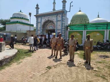 पुलिस अधीक्षक औरैया के निर्देशन में जनपद के समस्त थाना प्रभारियो/थानाध्यक्षो द्वारा जुम्मा की नमाज के दौरान कानून एवं श...