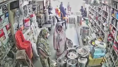 नौगढ़: बाजार में बर्तन की दुकान से महिला द्वारा चोरी, CCTV में कैद, फुटेज हुआ वायरल