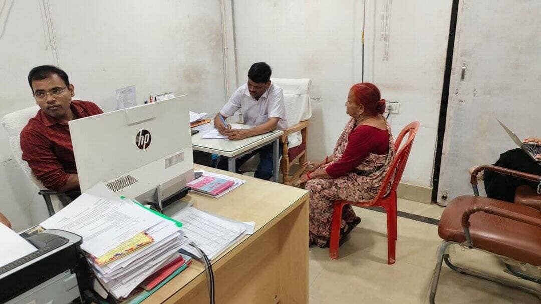 आज दिनांक 15 मई 2026 को जिला पदाधिकारी भोजपुर, श्री तनय सुल्तानिया के निर्देशानुसार अपर समाहर्ता, लोक शिकायत द्वारा ईज ऑ...