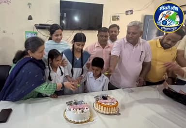 रायपुर रानी के मूक-बधिर विद्यालय में छात्रा अंजलि का मनाया जन्मदिन, बच्चों के चेहरों पर खिली मुस्कान
रायपुर रानी स्थित ...