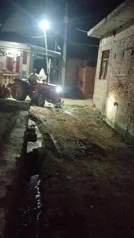 ग्राम लोहाई थाना नदीगांव ट्रैक्टर से मिट्टी रात को डालते हैं