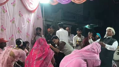 राई नाच की शुरुआत होते ही माहौल उत्सवमय हो गया है और लोगों में खासा उत्साह देखने को मिल रहा है।
#RaiNach #Bundelkhand #...