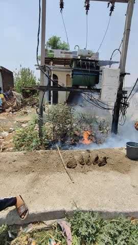 sirsaud Chauraha bus ke DP me lgi ag