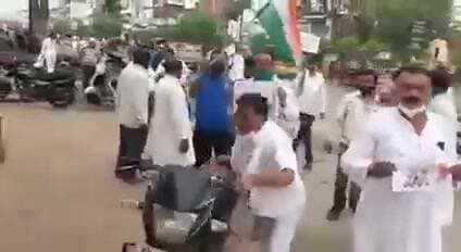 पेट्रोल-डीजल के दाम बढ़ने पर गजब का विरोध प्रदर्शन।
#rohtaknews #rohtakcity #HaryanaNews #modiji #BreakingNews #Petrol...